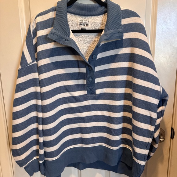American Eagle Outfitters Sweaters - American Eagle Outfitters Cozy Blue and Cream Pullover